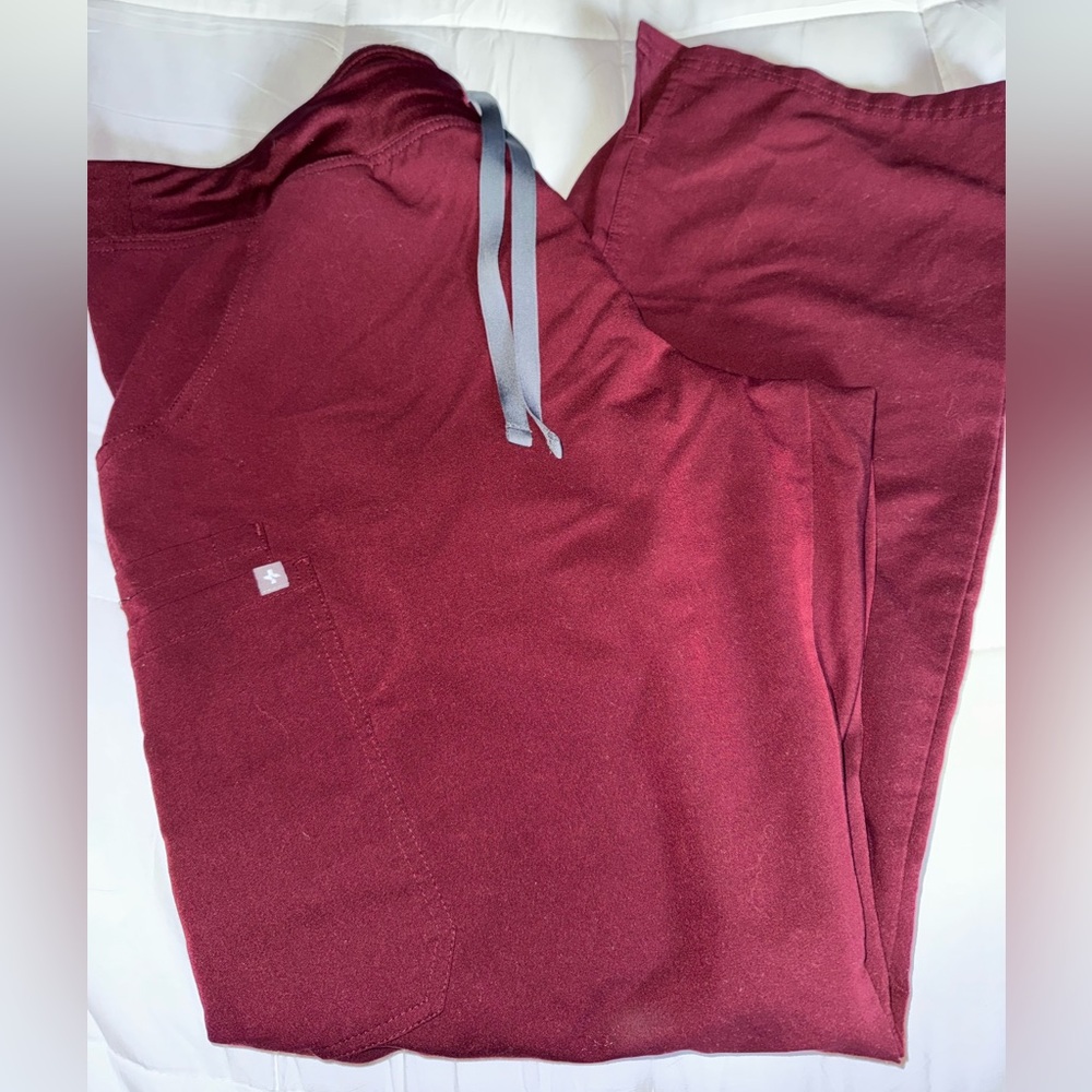 Figs, maroon XL Kade, scrub pants ￼